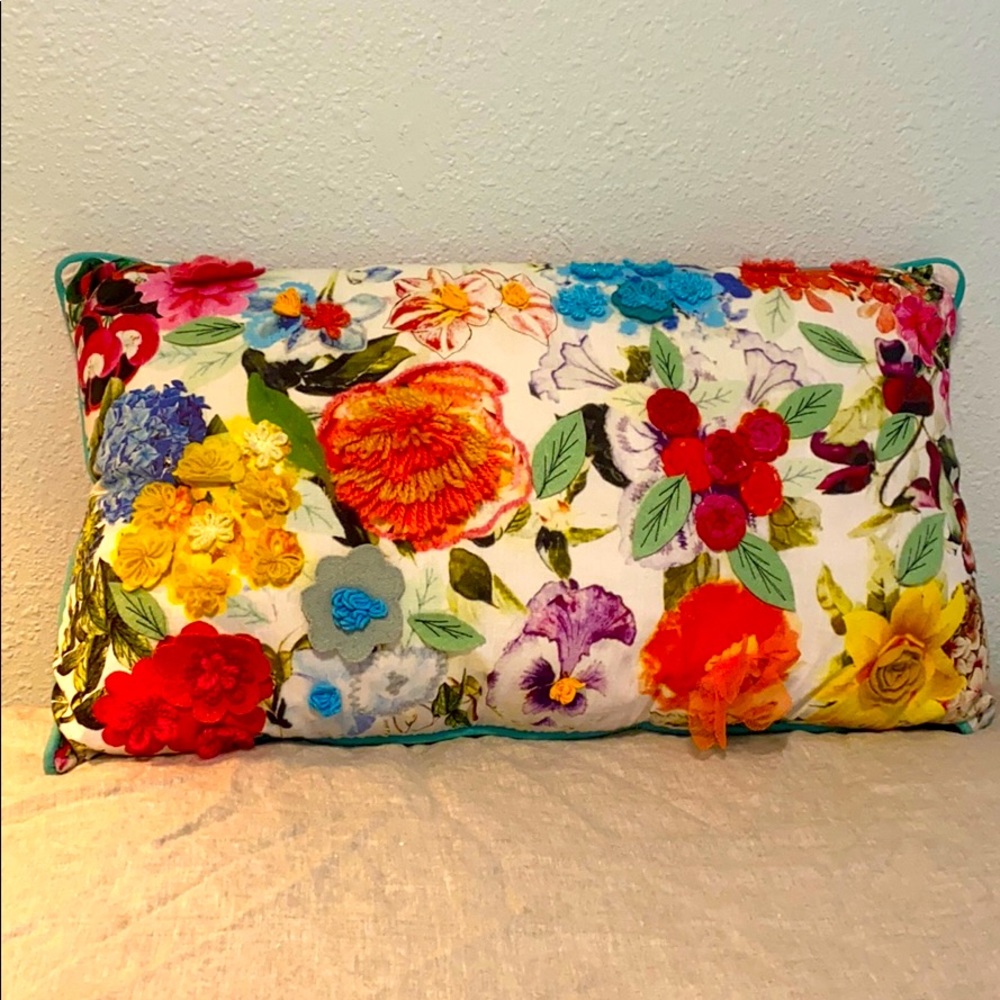 Decorative throw pillow